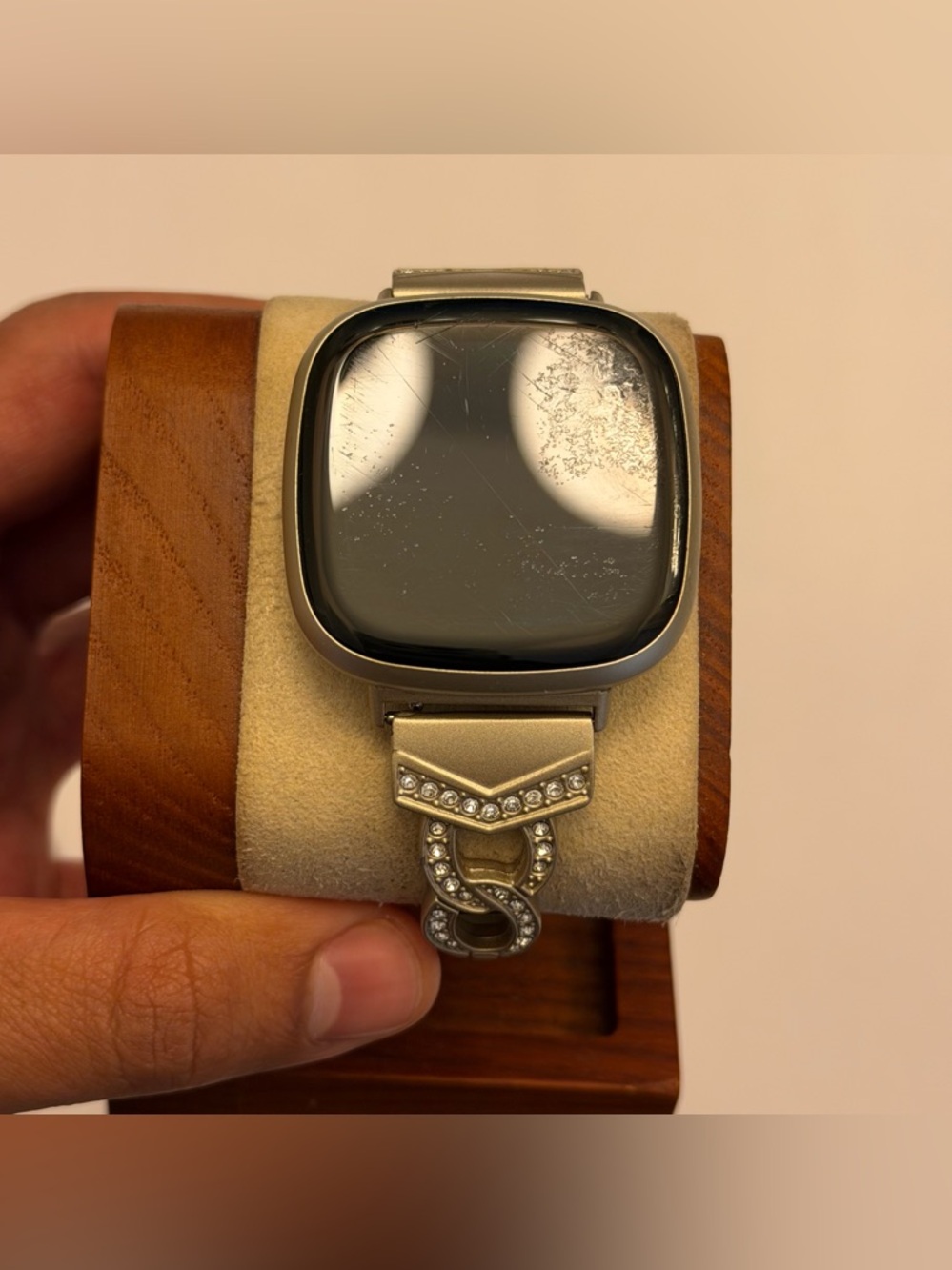 Fitbit Versa 3, Tested, Charger Included, Gold Case/stainless Steel Band - Picture 9 of 10